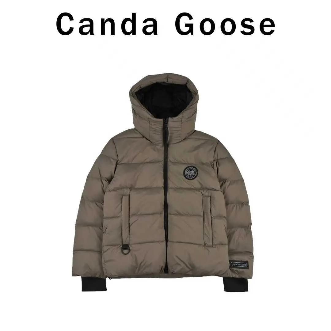 P800 Canada Goose Black Label Down Jacket The goose black label down jacket is a must-have in the outerwear world! The latest designer styles! The goose down jacket has always been a popular element of fashion and is loved by experts from all walks of life! Fashionable hooded cut, high-end customer-supplied fine goose down, high resilience, smooth zipper, strong and firm. Pockets on both sides can store small items, free your hands, and you can go out without worries. It can also meet the need of putting your hands in your pockets👏👏Produced by Big Goose, it can be used as a group uniform by many celebrities. This down jacket uses a double-layer anti-down lining design, which has strong windproof performance and will be very warm in winter! New standard 90% goose down filling, high fluffiness, windproof hooded design. When walking outdoors, pull the collar to the highest position, put your hands in the pockets and it will be very warm. It can be easily controlled by all body types! The interior is equipped with an elastic snow skirt design for better wrapping. The simple and neat style design highlights the masculine temperament. The impeccable style is classic and never goes out of style. It is warm and practical, and it is versatile! You can enter with your eyes closed! Size S-XXL